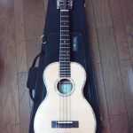 シモ８弦ウクレレ